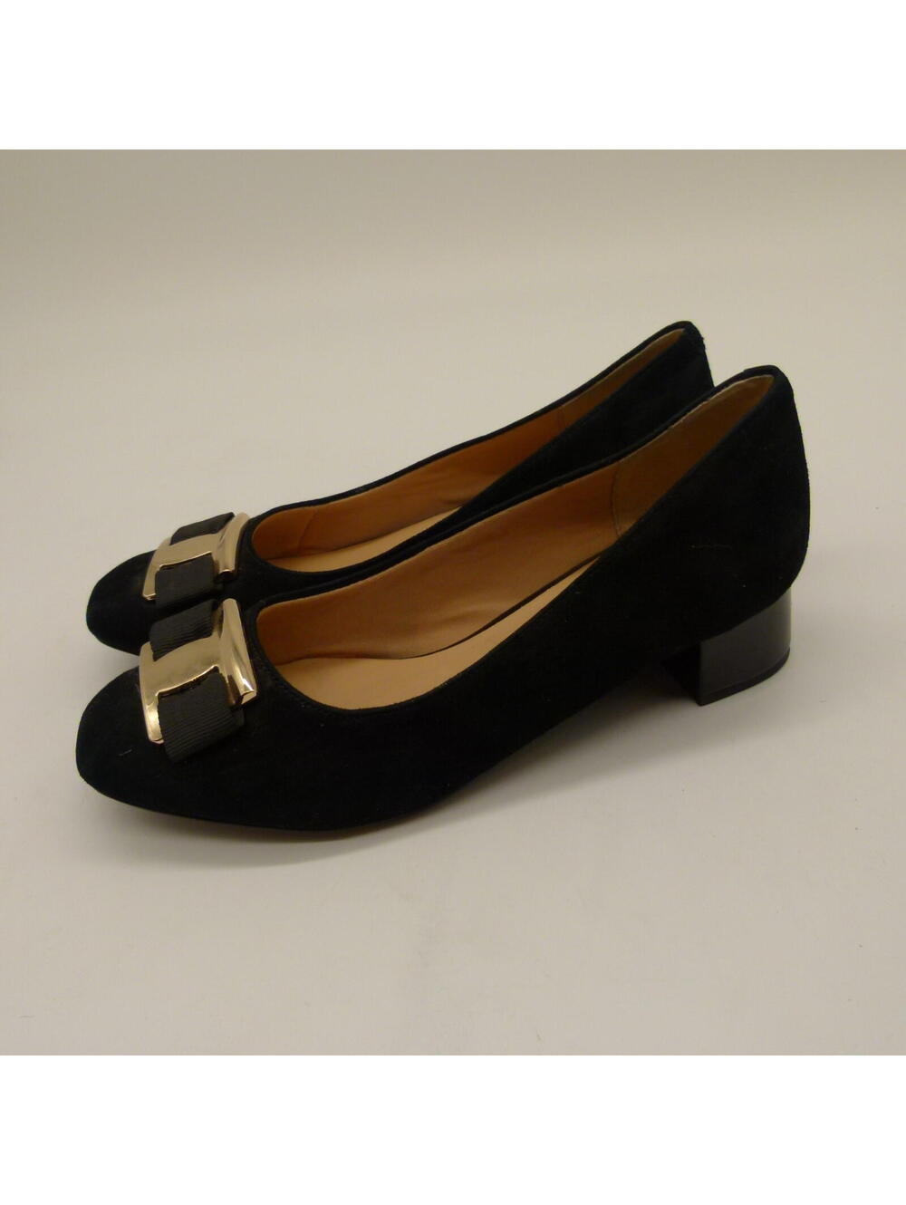 Trotters Black Velvet Heels Gold Hardware Women’s 7M - Picture 8 of 8